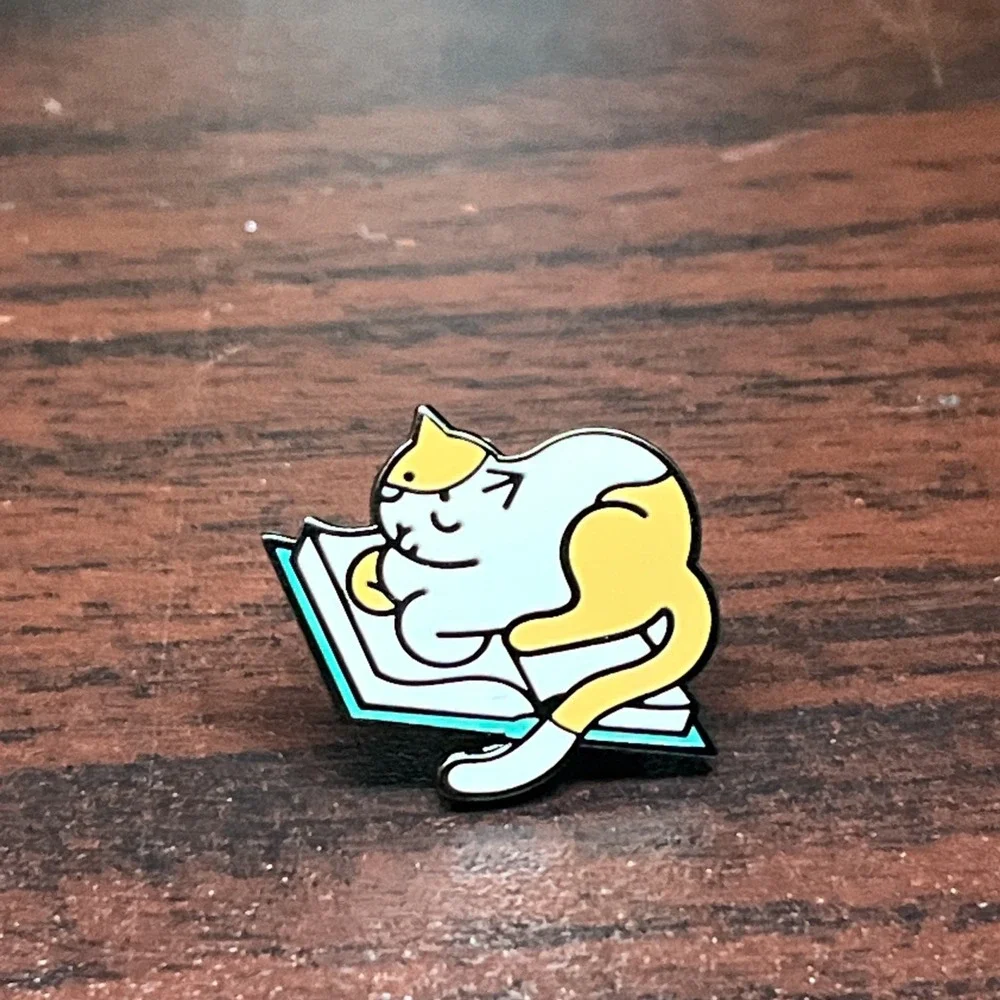 Cartoon Cat Laying On A‎ Book Cute Lapel Hat Pin